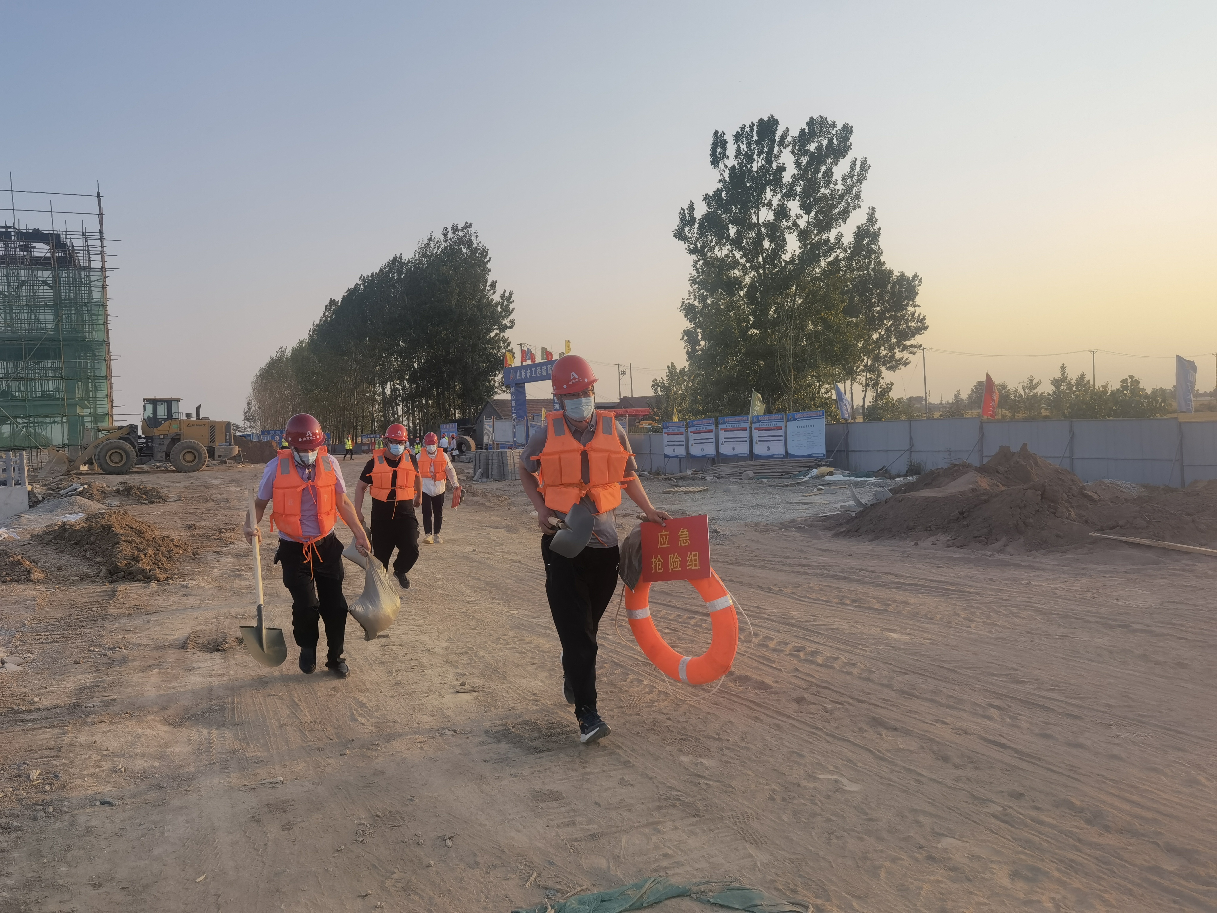 2022.2.25第五工程公司“以練為戰(zhàn)”開(kāi)展防汛.jpg